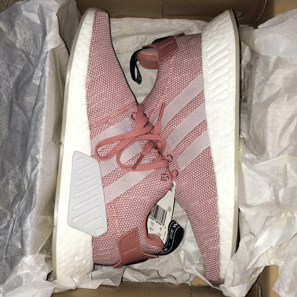 Adidas NMD R2 NWT